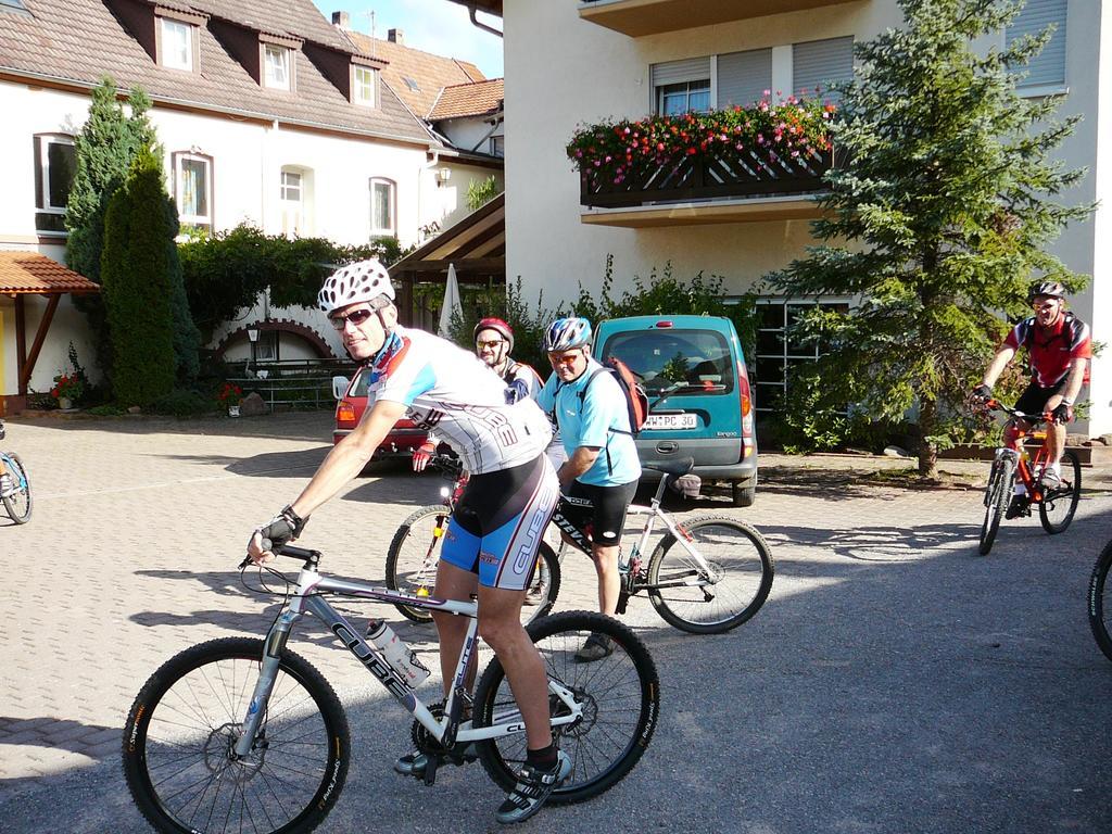 Zum Ochsen Hotel Hauenstein Bagian luar foto